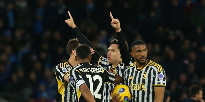 Selebrasi Federico Chiesa dalam laga Liga Italia 2023-2024 antara Napoli vs Juventus di Stadion Diego Armando Maradona, 3 Maret 2024. Terkini, Chiesa mencetak gol dalam laga pekan ke-38 Liga Italia 2023-2024 antara Juventus vs Monza di Stadion Allianz, 25 Mei 2024. (Photo by CARLO HERMANN / AFP)