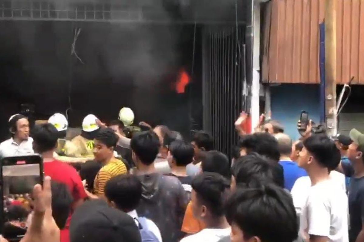 Kebakaran di Jalan Bandengan Utara, Tambora, Jakarta Barat, Selasa (5/3/2024) sore.