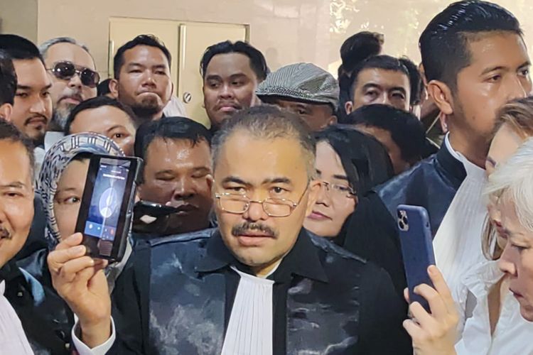 Pengacara Kamaruddin Simanjuntak mendatangi Gedung Badan Reserse Kriminal (Bareskrim) Polri, Jakarta, Senin (14/8/2023).