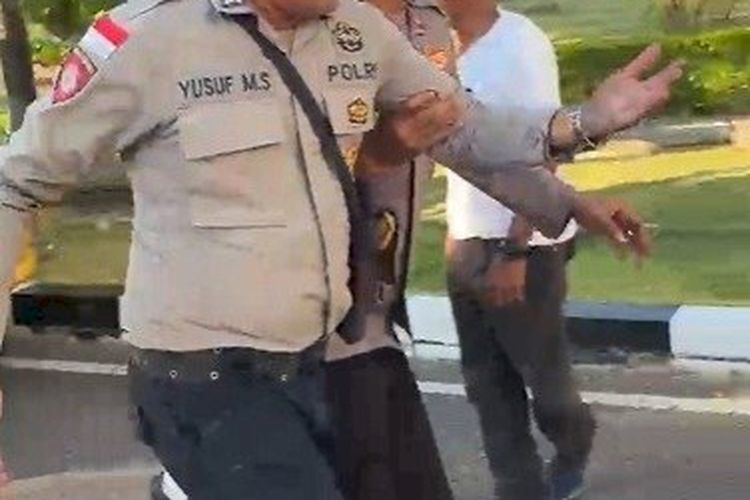 Dua Polisi Terluka Saat Amankan Aksi Unjuk Rasa di Kantor Gubernur NTT