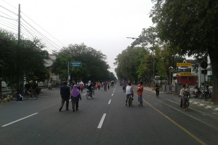 CFD Jalan Slamet Riyadi Solo, Jawa Tengah lengang pada pekan pertama Ramadan, Minggu (20/5/2018).