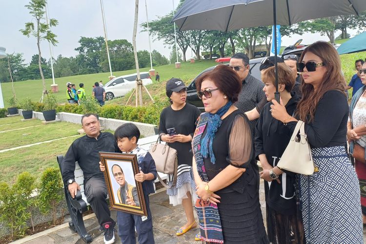 Suasana Haru Warnai Proses Pemakaman Jack Marpaung