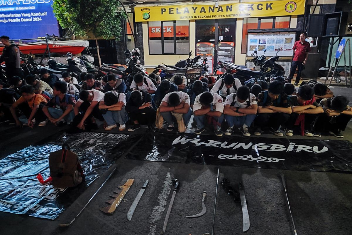 Puluhan pelajar yang terindikasi akan tawiran diamankan oleh tim patroli Polres Metro Depok, Senin (2/10/2023). 