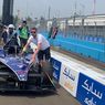 Paddock Formula E Jakarta 2023: Mobil Maserati Didorong, Pebalap Inggris Ingin Berenang