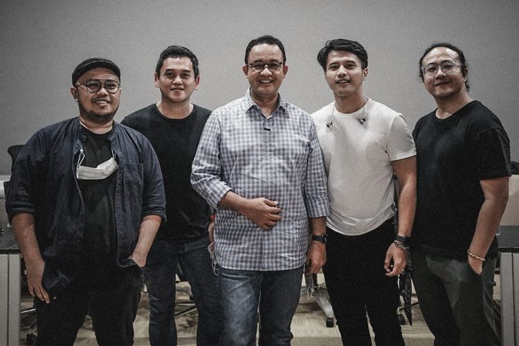 Gubernur DKI Jakarta Anies Baswedan mengunggah foto grup band Nidji yang sedang melakukan uji coba sound system di Jakarta International Stadium (JIS), Minggu (16/1/2022).