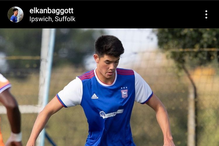 Elkan Baggott saat tampil membela Ipswich Town U-18.