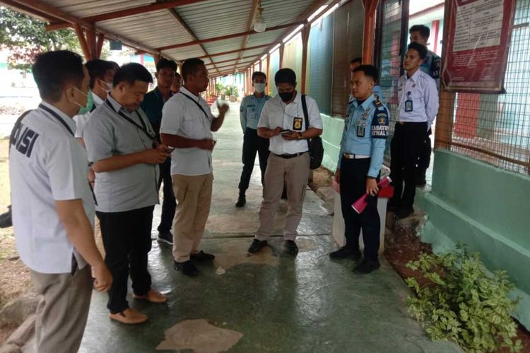 Anggota Ditkrimum Polda Lampung menyambangi LPKA Masgar di Kabupaten Pesawaran, Rabu (13/7/2022) siang.