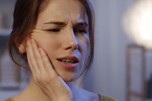 9 Cara Sederhana Atasi Sakit Gigi Pada Malam Hari