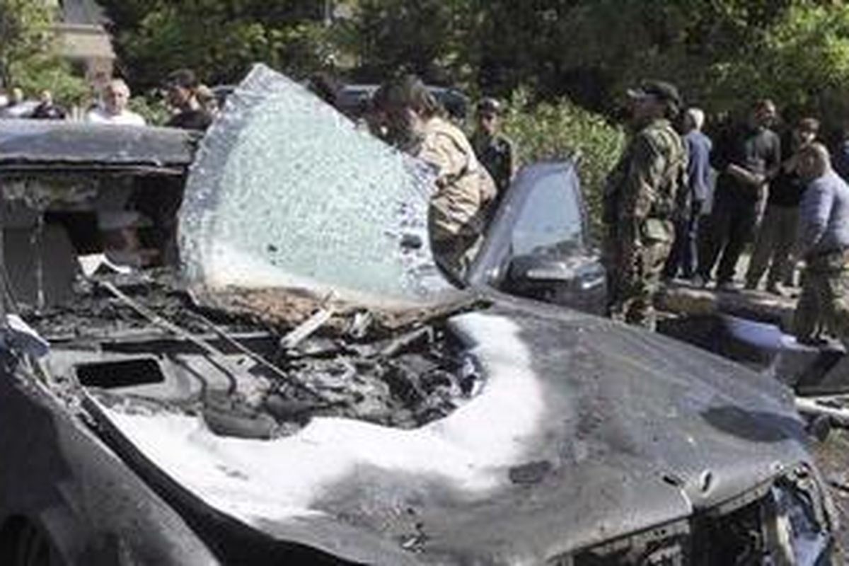 Perdana Menteri Suriah,Wael al-Halki, selamat dari serangan bom yang mengincar konvoi rombongannya saat melintas di wilayah Mezze, Suriah, Senin (29/4) 