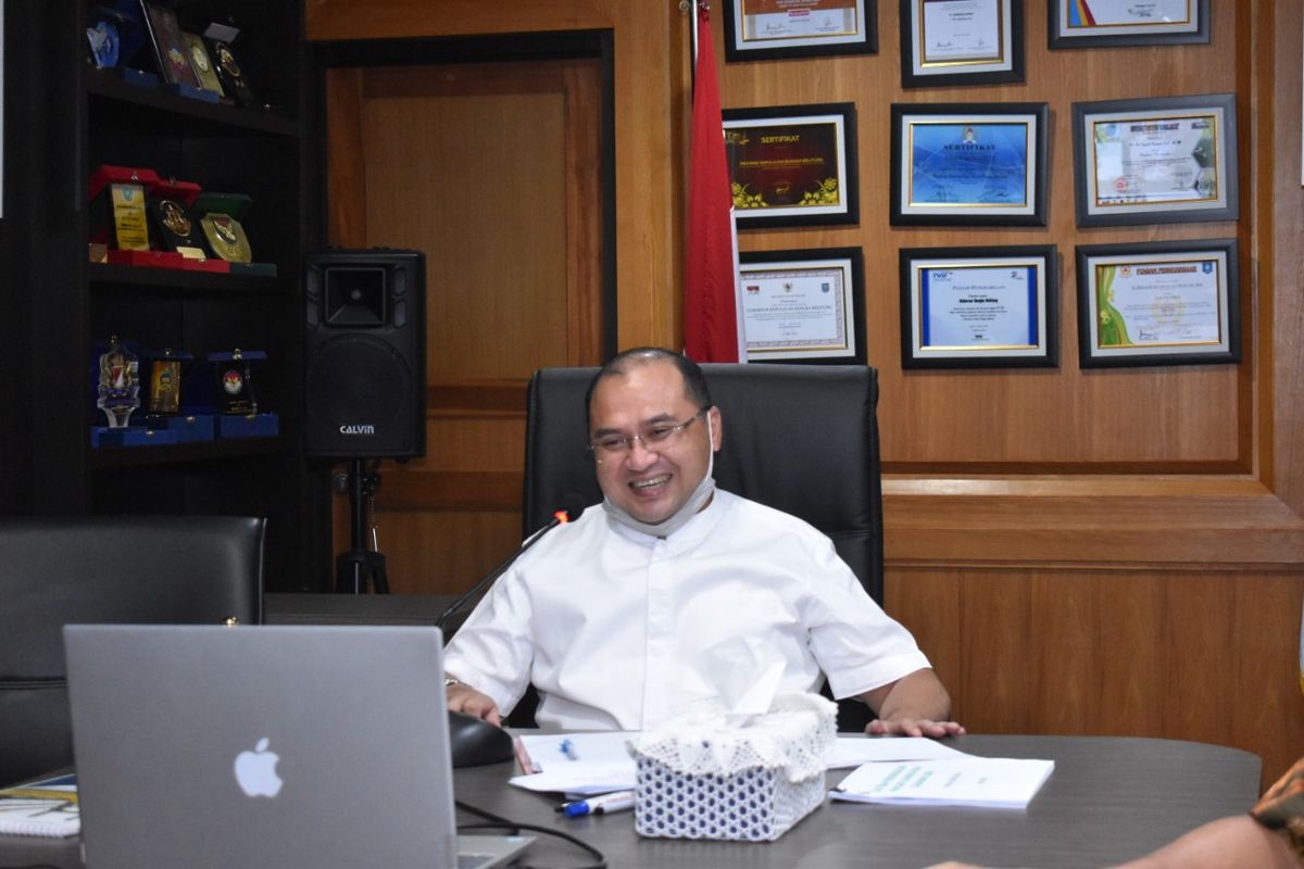 Gubernur Kepulauan Bangka Belitung (Babel) Erzaldi Rosman dalam kegiatan Presentasi Inovasi dan Kolaborasi Keterbukaan Informasi Publik tahun 2020, melalui video conference, Selasa (6/10/2020).
