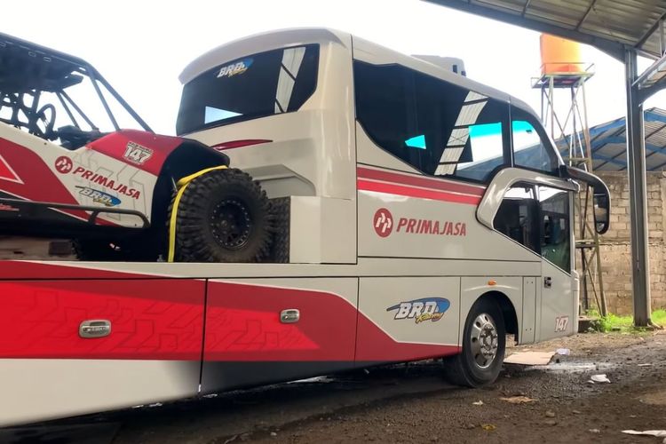Bus towing milik tim balap Primajasa BRD Offroad