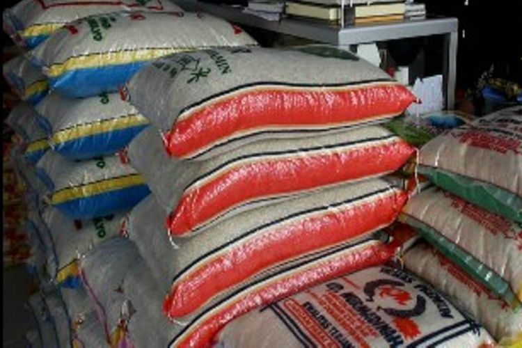 Harga beras di Majene, Sulawesi Barat, melambung di awal Tahun Baru 2018. Hampir semua jenis beras mengalami kenaikan signifikan.