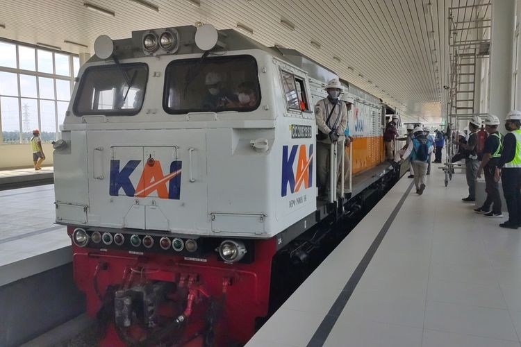 Uji coba jalur KA sisi jalur hilir dari Stasiun Kedundang ke Bandara YIA Kulon Progo, DI Yogyakarta.