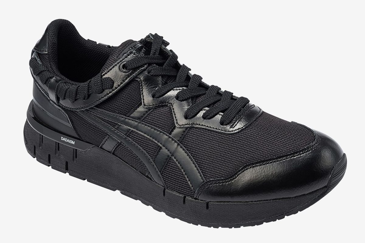 Onitsuka hitam hot sale