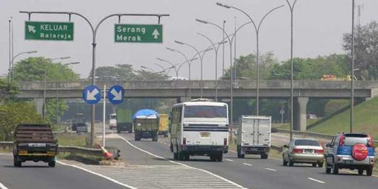 Jalan Tol Jakarta-Tangerang-Merak.