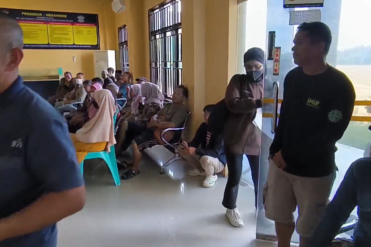 Kantor Pelayanan Publik di Polewali Mandar Diserbu Warga Usai Libur Lebaran