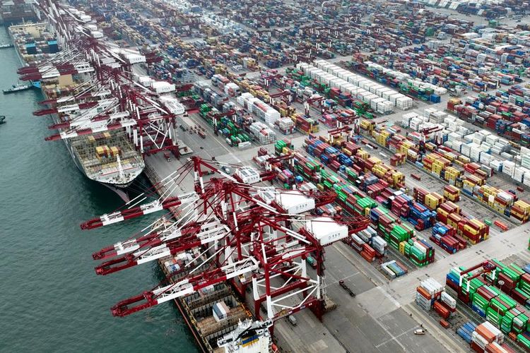 Gambar ilustrasi: Pelabuhan Qingdao di Provinsi Shandong, China.