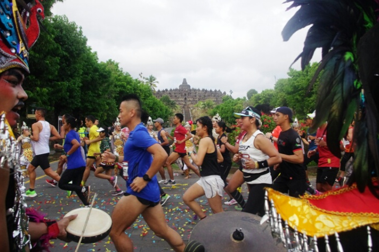 Peserta lari Borobudur Marathon 2019