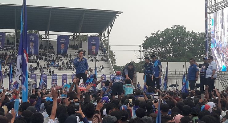 Kampanye di Lumajang, AHY Ungkit Program Pemerintahan SBY 