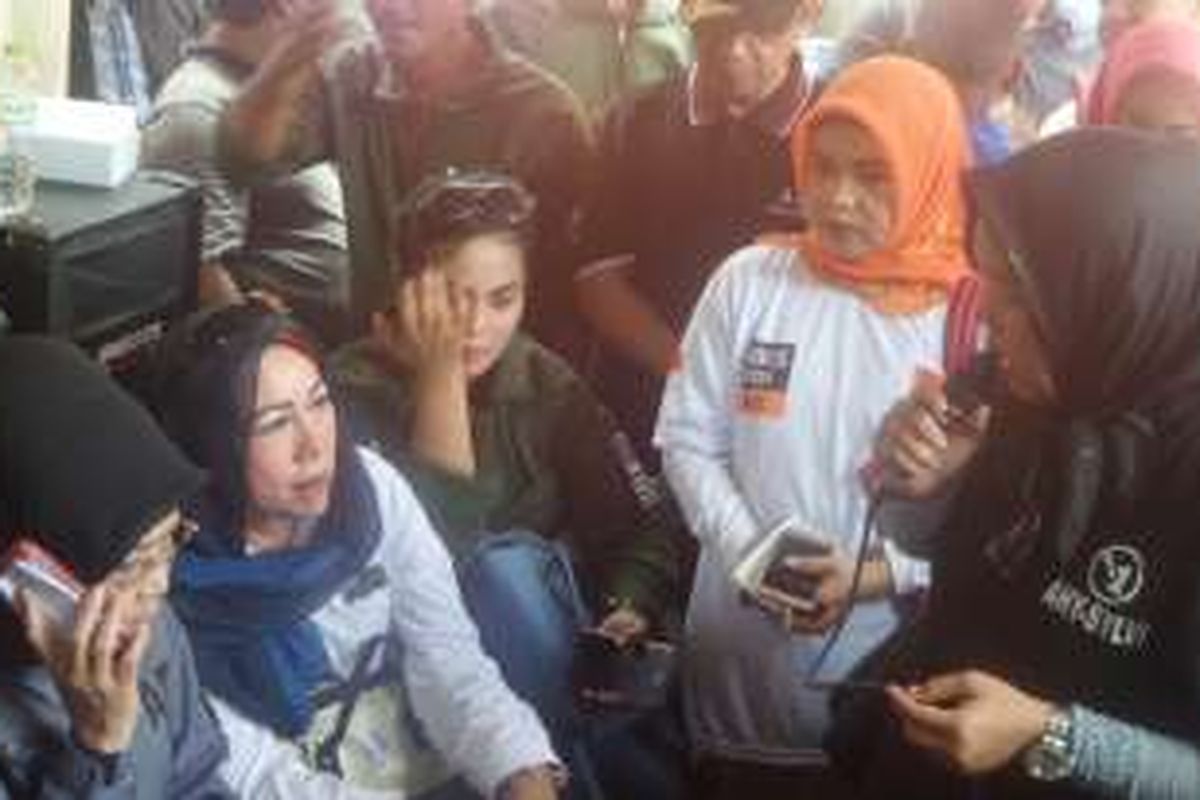 Sylviana Murni saat menerima keluhan pengurus PKK Kelurahan Bungur, Jakarta Pusat, Senin (7/11/2016)