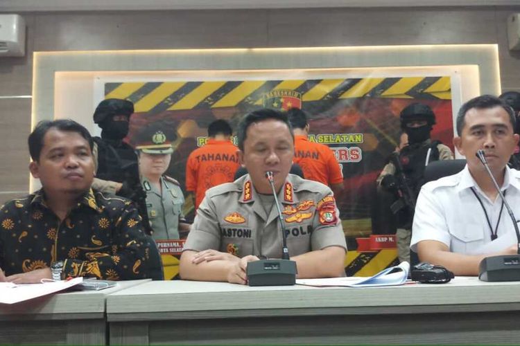 Kapolres Metro Jakarta Selatan, Komisaris Besar Bastoni Purnama merilis kasus eksploitasi anak yang terjadi di Apartemen Kalibata City, Jakarta Selatan, Rabu (29/1/2020)