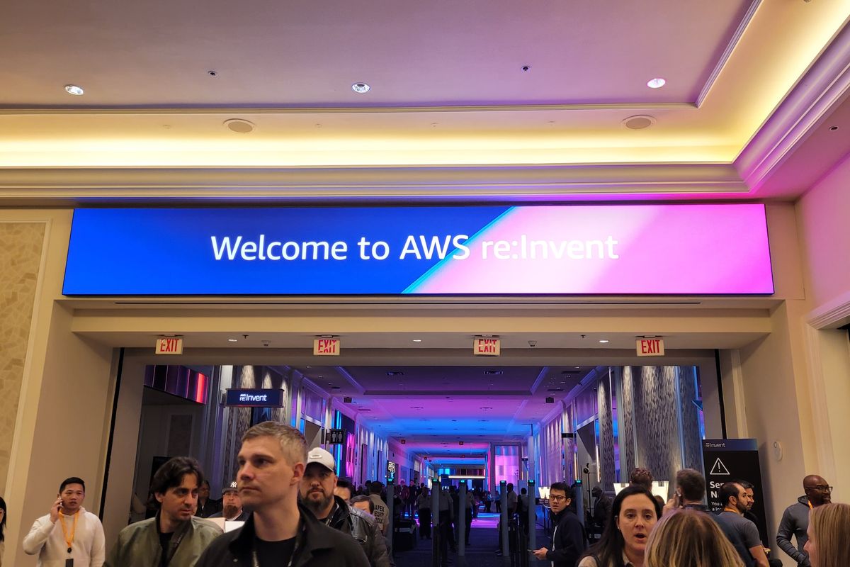 Amazon Web Service (AWS) akan menggelar acara cloud tahunan terbesar, bertajuk re:Invent 2024. Acara ini akan berlangsung mulai 2-6  Desember 2024 di Las Vegas, Nevada, Amerika Serikat.