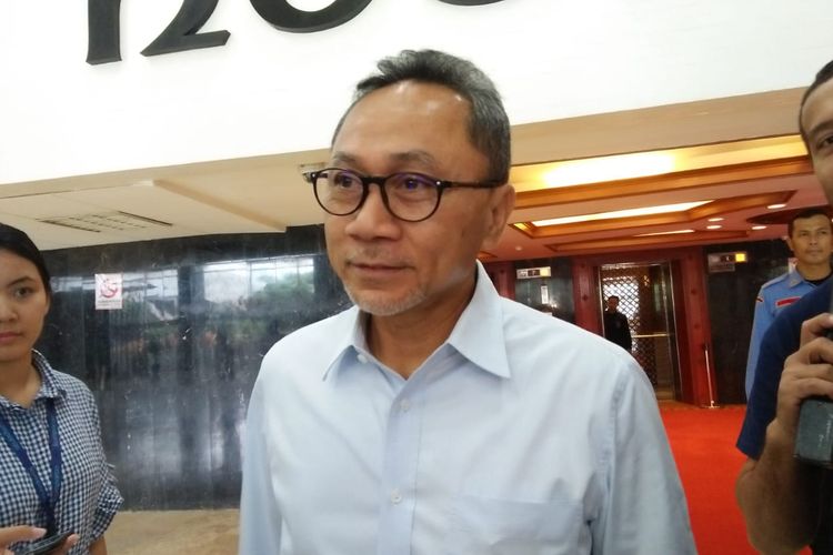 Ketua Umum PAN Zulkifli Hasan di Kompleks Parlemen, Senayan, Jakarta, Selasa (5/11/2019).