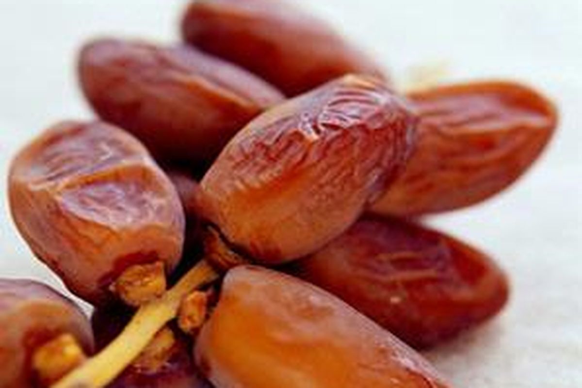 Kurma mengandung zat besi dan asam folat yang tinggi.