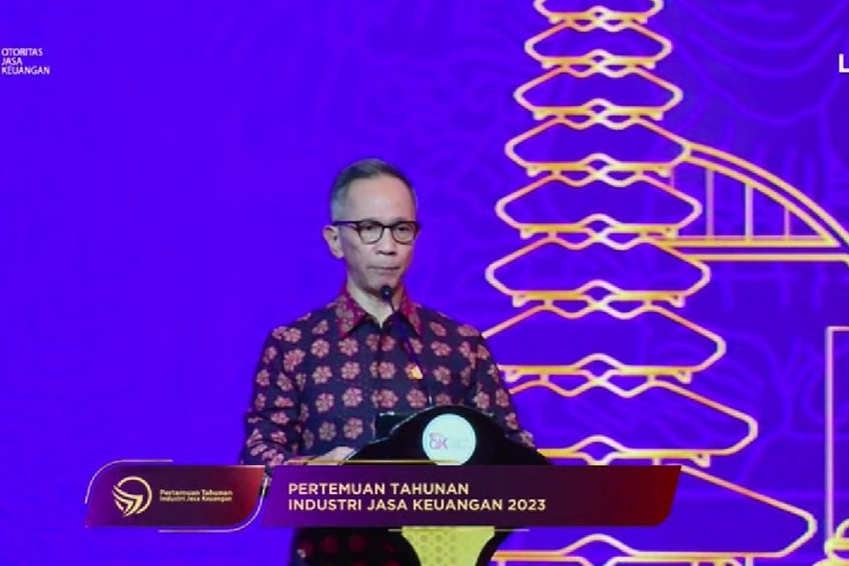 Ketua Dewan Komisioner OJK Mahendra Siregar saat membuka acara Pertemuan Tahunan Industri Jasa Keuangan 2023, Senin (6/2/2023).