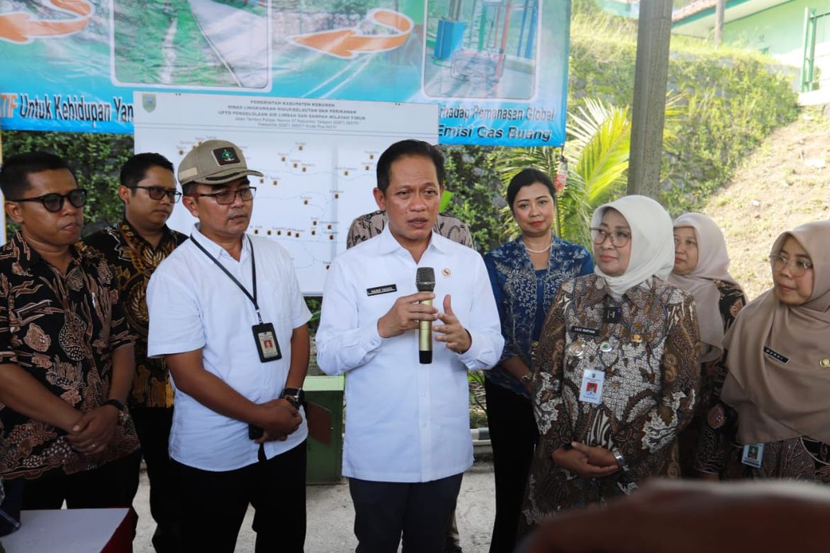 Menteri Lingkungan Hidup merangkap Kepala Badan Pengendalian Lingkungan Hidup (BPLH)  Hanif Faisol Nurofiq