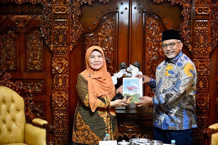 Calon gubernur Jawa Barat nomor urut 3, Ahmad Syaikhu engunjungi Muhammadiyah, Kamis (3/10/2024). Ia menilai, lembaga keagamaan atau ormas Islam memiliki peran penting dalam membangun Jabar yang lebih baik.