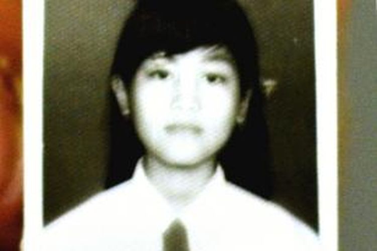 Foto ES, remaja putri berusia 15 tahun. Sejak bulan Januari 2014, ES telah menghilang. Diduga ia dibawa kabur oleh pacarnya yang mengaku bernama Trisna.