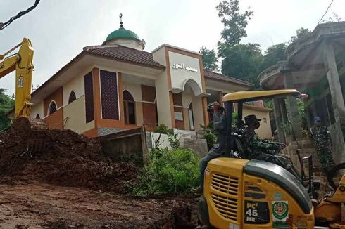 Detik-detik Longsor Susulan di Sumedang, Kapolres Selamat Setelah Berlindung di Masjid