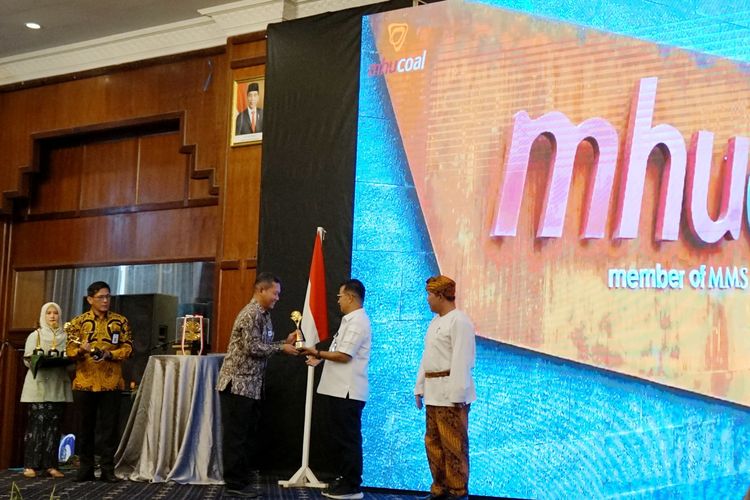 PT Multi Harapan Utama (MHU), bagian dari MMS Group Indonesia (MMSGI), kembali meraih peringkat emas dalam Program Penilaian Peringkat Kinerja Perusahaan dalam Pengelolaan Lingkungan Hidup Provinsi Kalimantan Timur (Properda) periode 2023-2024.