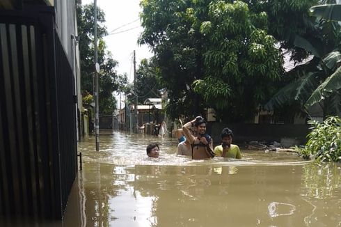 Lansia Sakit Terjebak Banjir di Pulo Indah Tangerang, Warga Butuh Bantuan