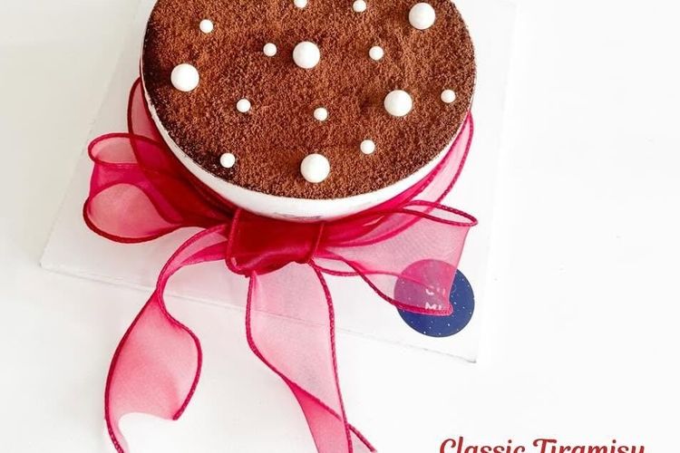 Classic tiramisu cake dari Gumi Dessert sebagai rekomendasi toko kue di Surabaya dengan hampers spesial Valentine.