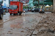 Jalan Protokol dan Pelabuhan Ambon Tertutup Lumpur