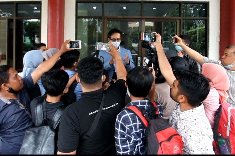 Penyidik KPK periksa sejumlah anggota DPRA dan pejabat Aceh.