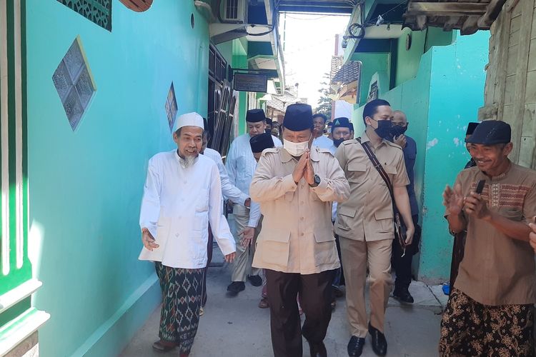 Ketum Gerindra, Prabowo Subianto Kunjungi Pondok Pesantren Karangmangu di Kecamatan Sarang, Kabupaten Rembang, Jawa Tengah, Kamis (05/5/2022)