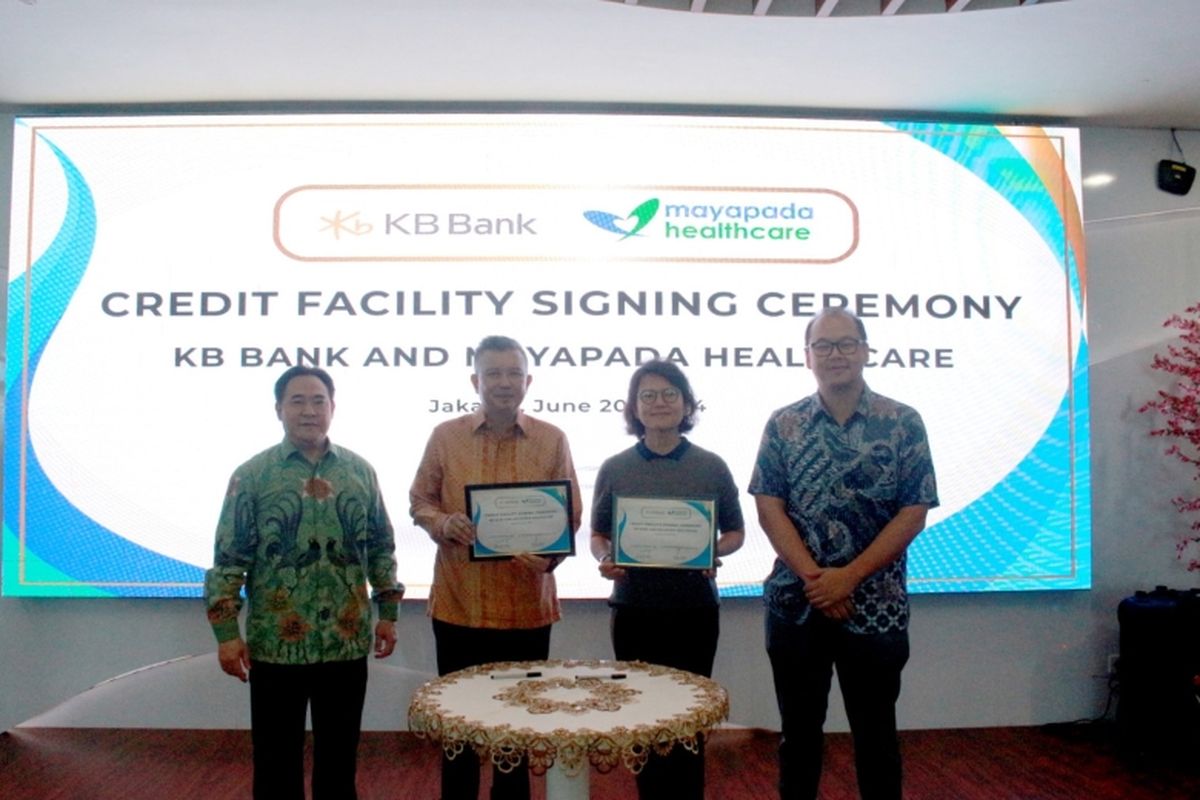 Penandatanganan kerja sama antara Mayapada Healthcare dan KB Bank. 