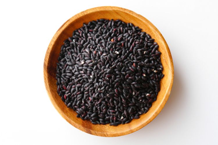 Ilustrasi beras hitam hasil panen dari tanaman padi hitam