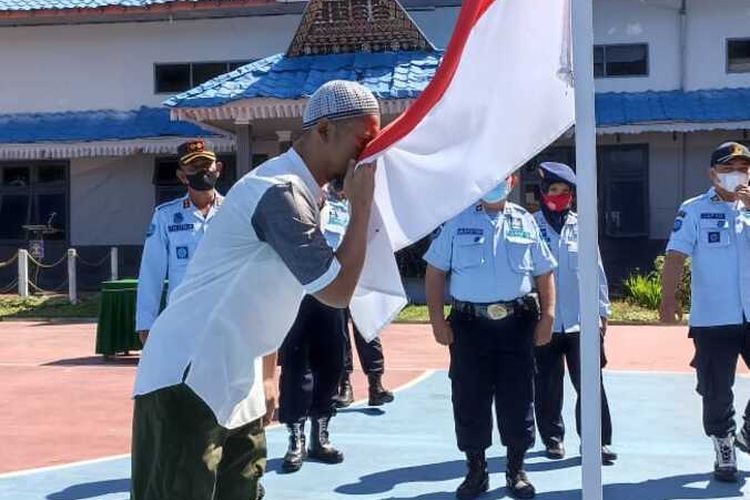 Dua Narapidana Terorisme (Napiter) menyatakan setia dan kembali kepada NKRI di Lapas Kelas II B Padang Sidempuan. Kedua Napiter tersebut, terlihat dalam aksi JAD dan Bom Polrestabes Medan.