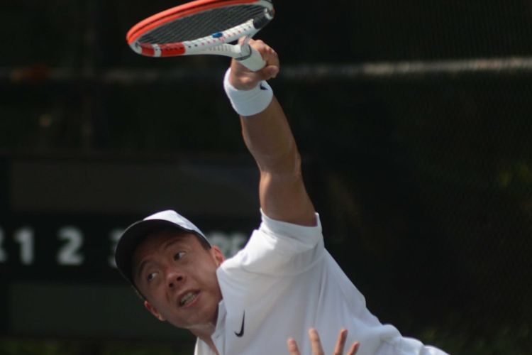 Petenis Indonesia, Justin Barki (23 tahun) berhasil menjejak babak perempat final pekan pertama Harum Energy Mens World Tennis Tour 2023. 