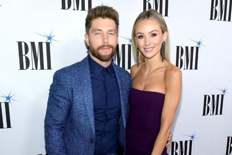 Pasangan Chris Lane dan Lauren Bushnell memnghadiri 67th Annual BMI Country Awards di BMI, Nashville, Tennessee, pada 12 November 2019. 