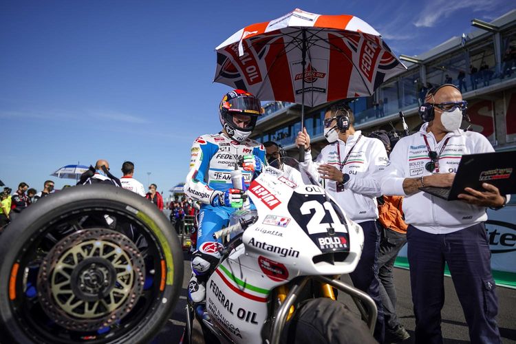 Pebalap Federal Oil Gresini Moto2 (FOGM2), Fabio Di Giannantonio, saat balapan pada Moto2 Emilia Romagna 2021