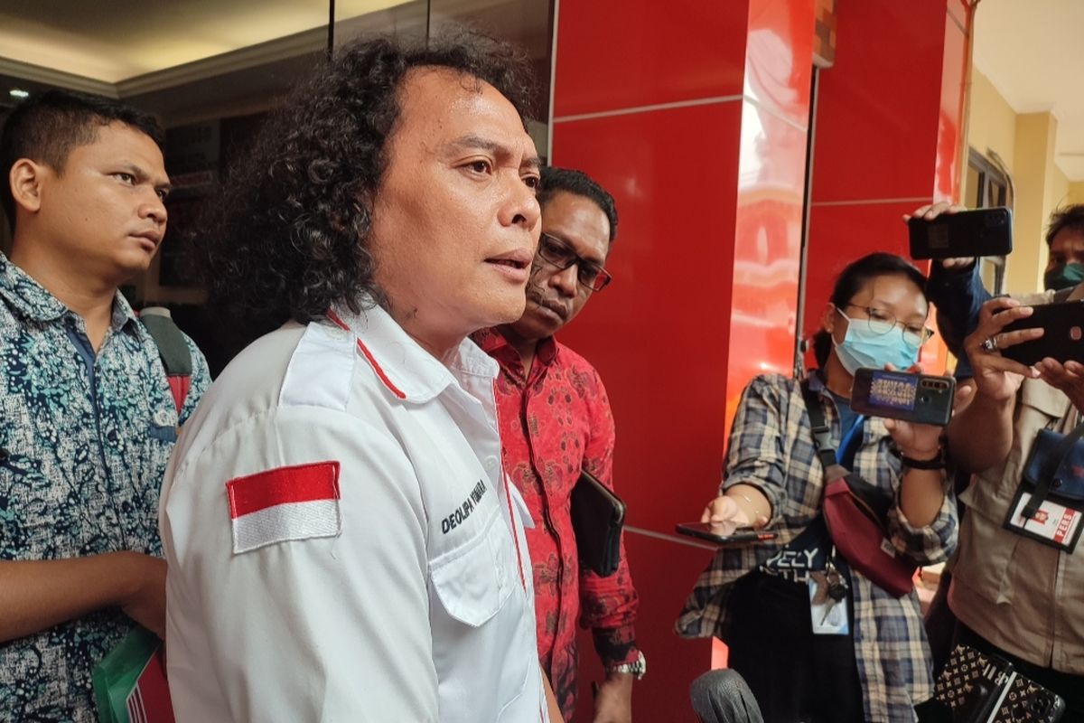 Pengacara, Deolipa Yumara melaporkan balik Ketua Aliansi Advokat Anti Hoax, Zakirudin terkait dugaan pencemaran nama baik. Pelaporan itu dibuat Deolipa ke Polres Metro Jakarta Selatan pada Senin (5/9/2022).