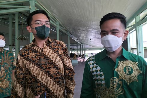 Bertemu Mangkunegara X, Gibran Kenakan Kemeja Batik Karya GPH Paundra