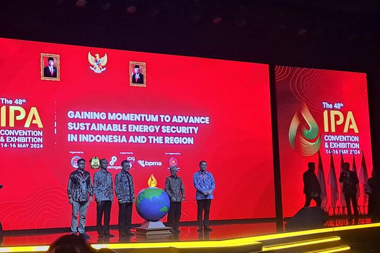 Pembukaan Indonesia Petroleum Association Convention and Exhibition (IPA Convex) 2024 di ICE BSD City, Tangerang, Banten, Selasa (14/5/2024). 