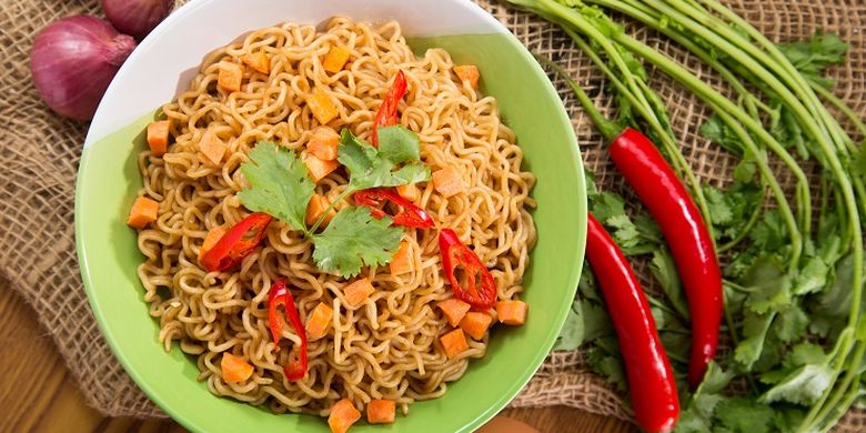5 Cara Membuat Mi Instan Lebih Sehat Dan Tetap Lezat Halaman All Kompas Com