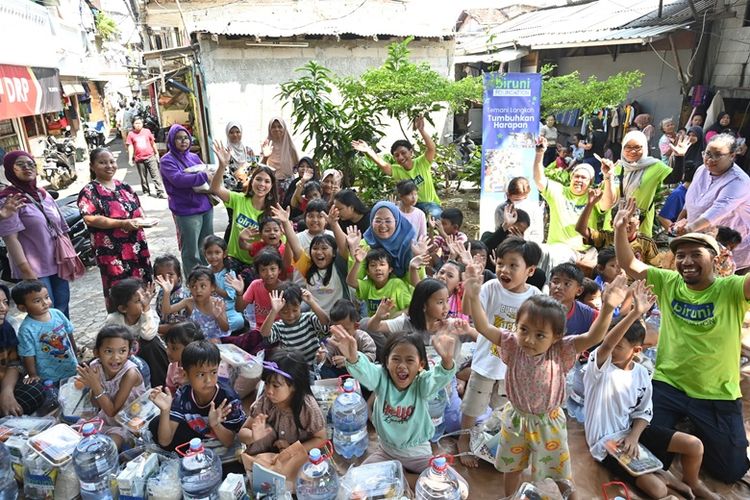 Lewat Program Teman Biruni Bahagia, Biruni Foundation Salurkan Ratusan Bantuan untuk Anak Rentan 
